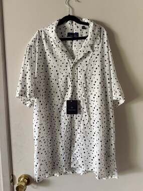 Toscano men's dress shirt size (L)